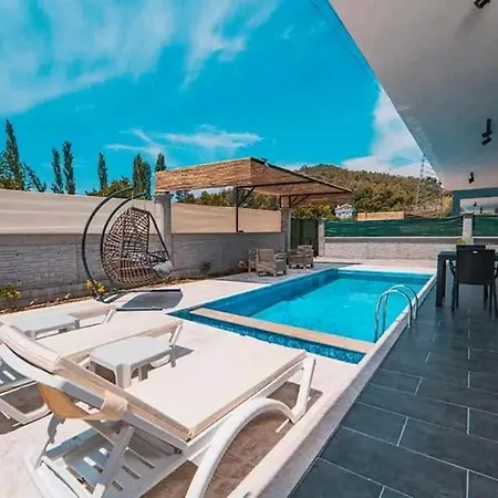 Villa Portakal çiçeği 4 *